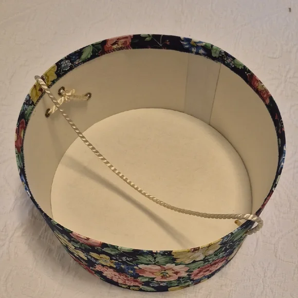 Floral Hat Box with Rope Handle - 10" - Picture 6 of 8